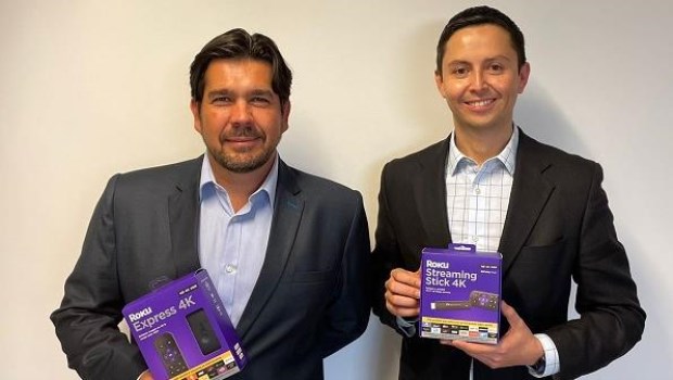 Alex Dalessio y Benjamín Garnica, durante la presentación de Roku.­