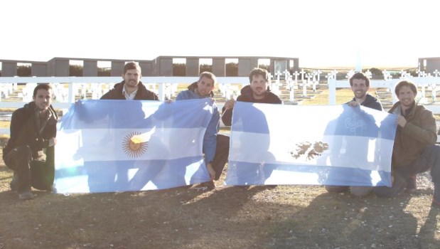 En 2019, el grupo de jóvenes malvineros viajó a la islas y, aunque seguramente nacieron con sangre malvinera, ya nunca olvidarán esos paisajes.­