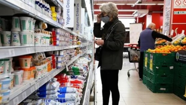 La inflación de junio fue de 5,3% y la interanual trepó a 64%