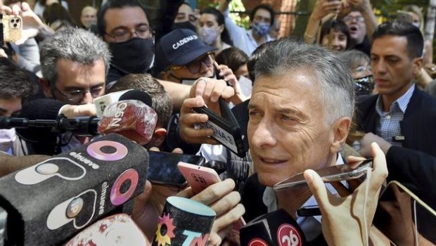 Espionaje a familiares del Ara San Juan: sobreseyeron a Macri por inexistencia de delito