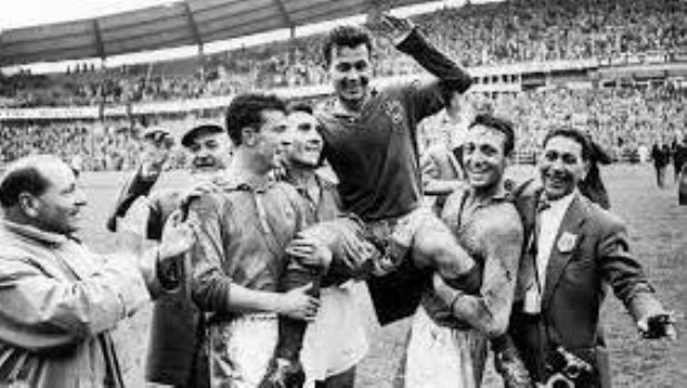 Just Fontaine, el dueño de un récord inigualable: 13 goles en un solo Mundial.