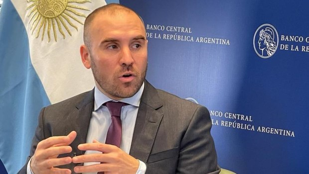 El costo de vida aumentó tres veces más que el dólar oficial