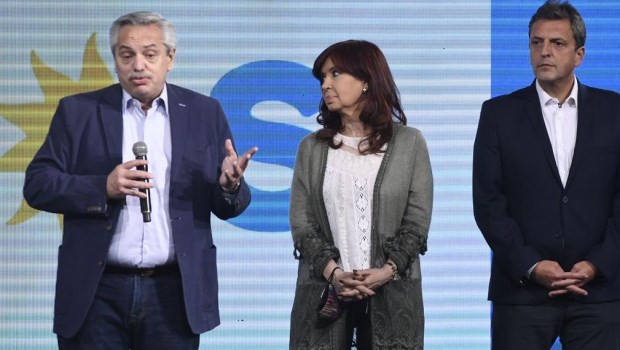 Fernández adelantó la entrega del poder a Massa y Cristina