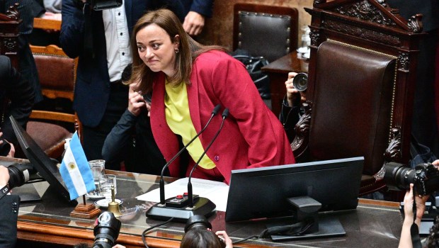 Moreau destacó que hay una responsabilidad adicional por ser mujer, la primera en presidir esta cámara.