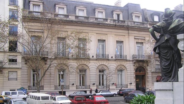 Temerario ataque contra el Jockey Club