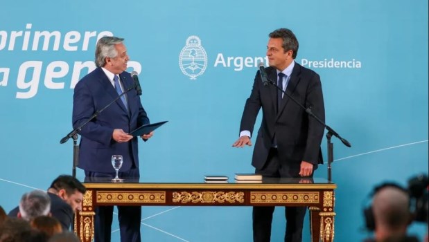 Momento estelar: Sergio Massa acaba de jurar como ministro de Economía.