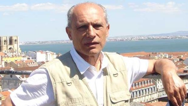 A los 86 años, Enrique Medina reflexiona sobre su afortunada carrera literaria y acumula bosquejos de nuevas obras.