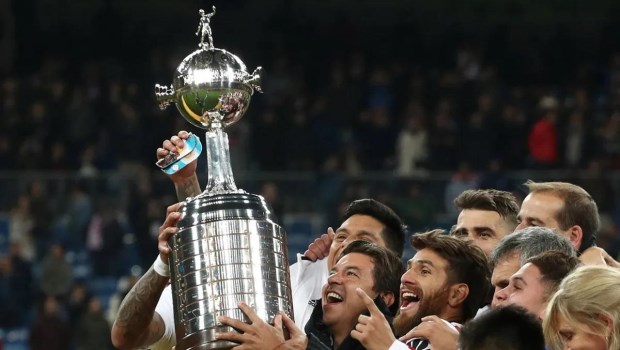 Alejandro Droznes hilvana relatos a partir de sus viajes por América con la excusa de las copas Libertadores y Sudamericana.