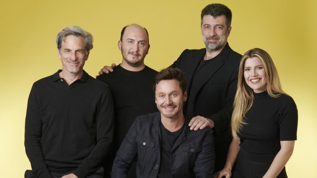 La actriz junto a Rafa Ferro, Julián Cabrera, Benjamín Vicuña y el director Zorzoli. Harán funciones de miércoles a domingos en La Plaza.