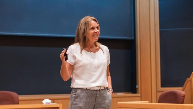 "Las tecnologías están revolucionando industrias enteras. Hay industrias que van a estar desafiadas en su competitividad. Si una empresa se encuentra atrasada tecnológicamente, puede quedar fuera del mercado", destaca Carolina Dams.