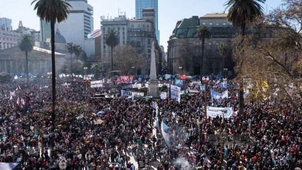 Una multitud marchó a la Plaza de Mayo en respaldo a CFK