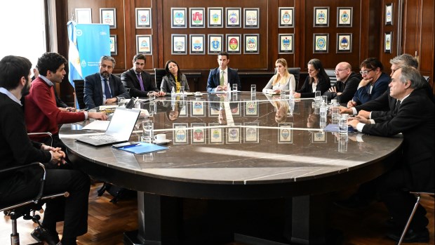 Matías Tombolini encabezó la reunión por la crisis de las figuritas.