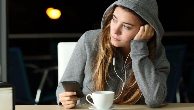 Personas hiperconectadas y cada vez más solas 