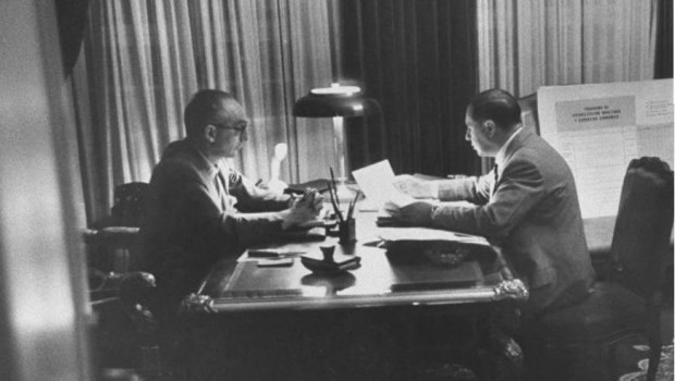 La designación del Alsogaray dejó estupefactos a los simpatizantes de Frondizi.