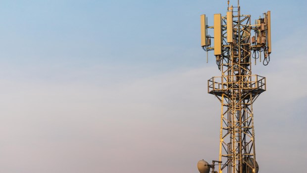 Antenas de telefonía celular: radiaciones, inacción y negocios