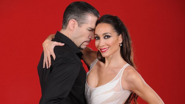 Con producción de Ariel Diwan, la bailarina estrena esta noche `Mora Godoy. 20 años. Grandes éxitos' en el teatro Coliseo.