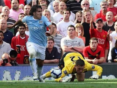 Tevez no pudo llevarse la victoria en el clásico de Manchester frente a su ex equipo