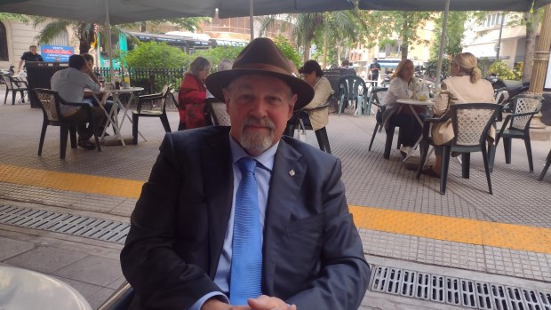 "La invasión de Ucrania es la primera guerra híbrida y globalizada"