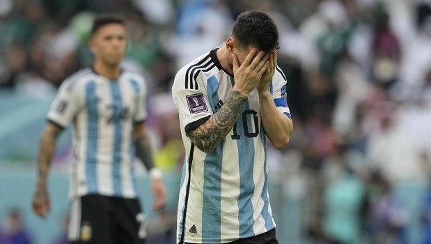 Durísimo golpe Mundial: Argentina cayó en el debut ante Arabia Saudita