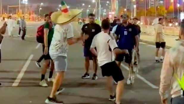 Pelea callejera entre hinchas argentinos y mexicanos sin heridos ni detenidos