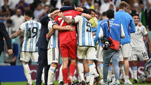 Con las manos de Dibu Martínez, Argentina se instaló en las semifinales del Mundial