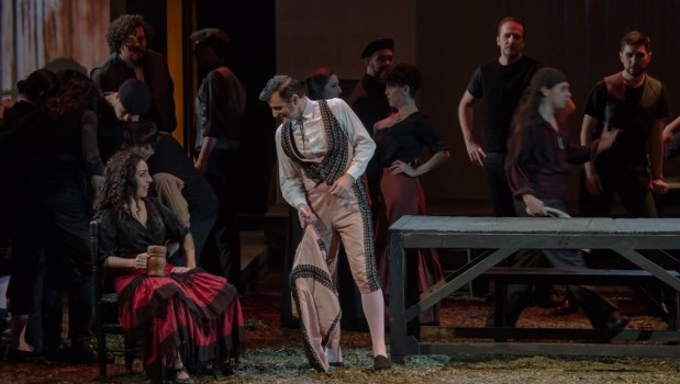 `Carmen', en el teatro Avenida, marcó el regreso a la actividad de la asociación Juventus Lyrica. FOTO: LILIANA MORSIA.