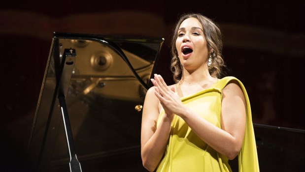 Nadine Sierra sorprendió en el Colón.