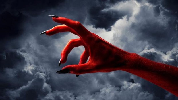 Cuando el diablo llama a la puerta