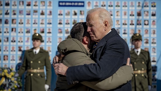Biden visitó por sorpresa Kiev y prometió más ayuda para Ucrania