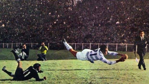 El vuelo de Marcelo Pascual para marcar el try más emblemático de la historia de Los Pumas.