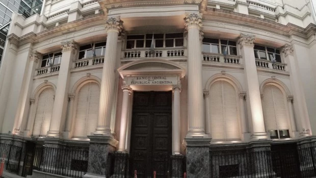 El Banco Central oficializó la suba de la tasa de interés al 97%