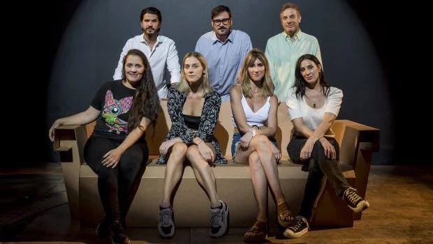 El elenco completo de `Consentimiento', que se presenta los sábados y domingos en el teatro Maipo.­