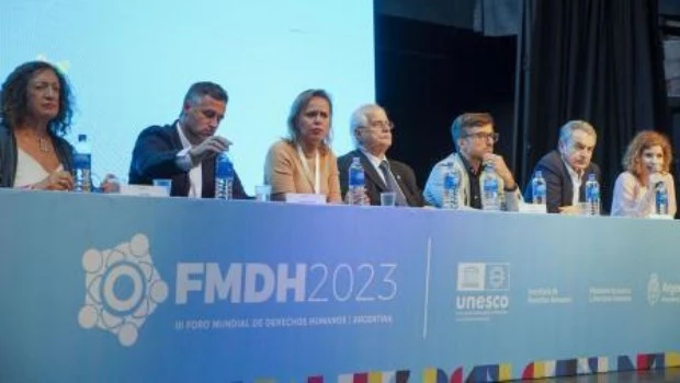 Última jornada de debates en el III Foro Mundial de Derechos Humanos, con "Wado" de Pedro y Grabois