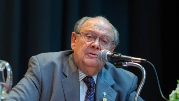 El académico Pedro Luis Barcia invita a reflexionar, junto con treinta y seis intelectuales argentinos, sobre el futuro del país.