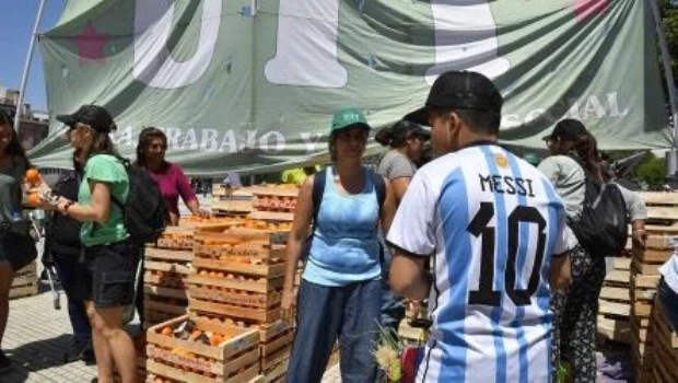 Pequeños y medianos productores protestan en Plaza de Mayo en reclamo de medidas por la sequía