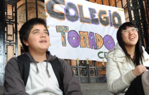 Alumnos del Colegio Nacional de Buenos Aires siguen con la toma del establecimiento