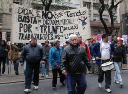 Conflicto en Kraft. Marcha en el ministerio de Trabajo.