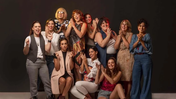 El elenco completo de 'Familia, sustantivo femenino'. Foto: GENTILEZA NACHO LUNADEI