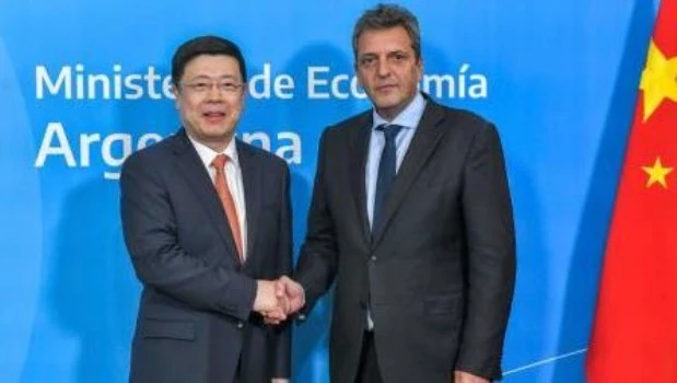 Alivio para las reservas: Argentina usará yuanes por el equivalente a US$ 1.040 millones para importar productos desde China