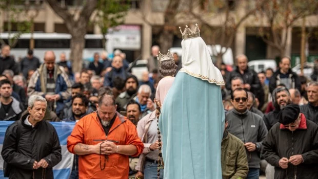 Unirá el mundo otro Rosario de hombres