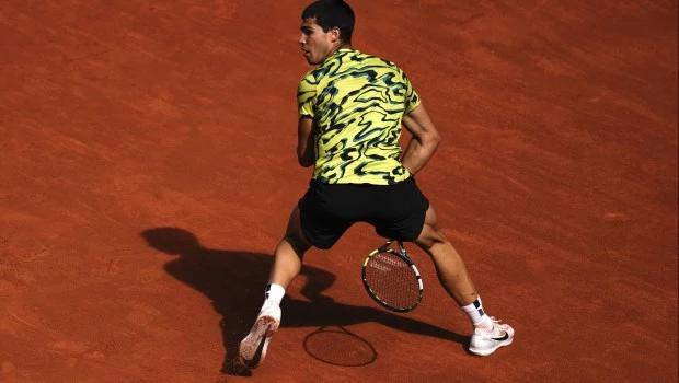 Alcaraz pasó a la final del Masters de Madrid en su cumpleaños y ante su público