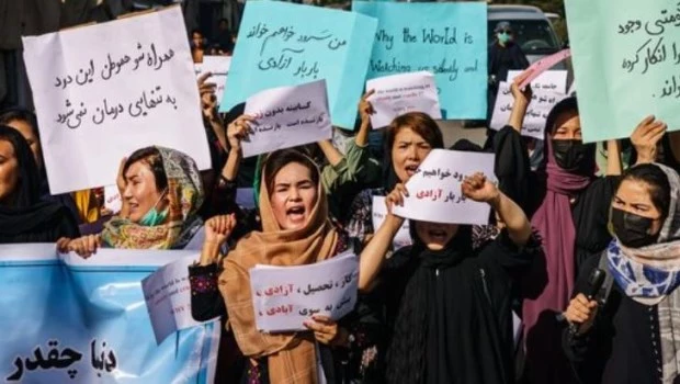 La ONU reitera compromiso de permanecer en Afganistán para proteger a las mujeres