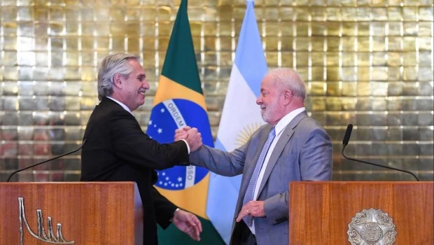 Peregrinación a Brasil y los EE.UU. en busca de dólares