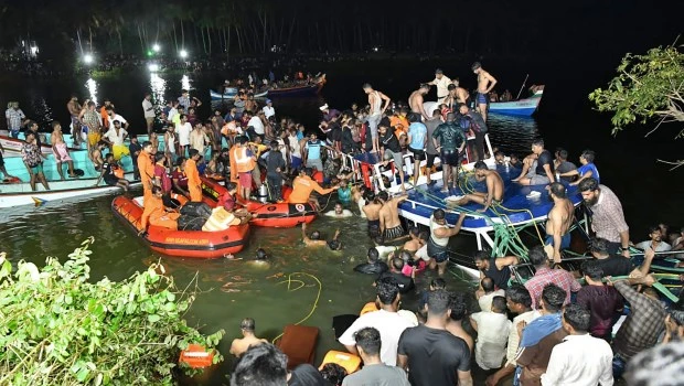 Al menos 22 muertos y 6 heridos tras el vuelco de un barco turístico en la India