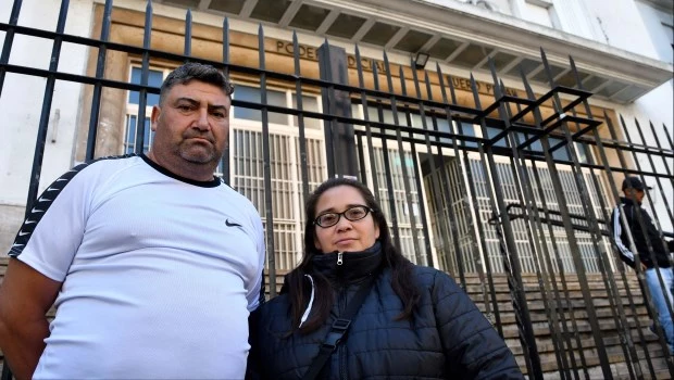 Juan Carlos Sansone junto a Gladys Ruizdía, madre de Danilo.