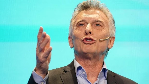 Macri recomendó una nota que propone devaluación y ajuste fiscal