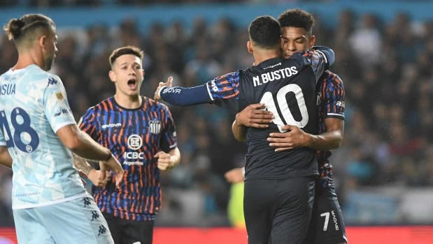 Talleres le dio otro duro golpe a Racing en el Cilindro