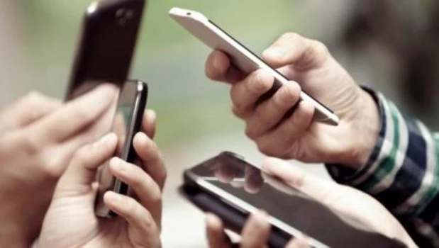 Enacom autorizó subas de 4,5% mensual para telefonía, internet y TV