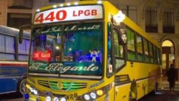 Atacan a golpes a un colectivero durante un robo en Grand Bourg y tres líneas están de paro