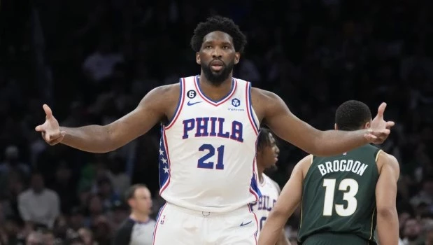 Los Sixers se llevan un valioso triunfo de Boston y toman la delantera en la serie ante los Celtics
